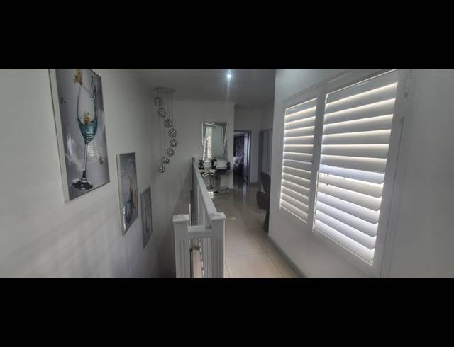 3 BEDROOM APARTMENT FOR SALE IN LA LUCIA RIDGE